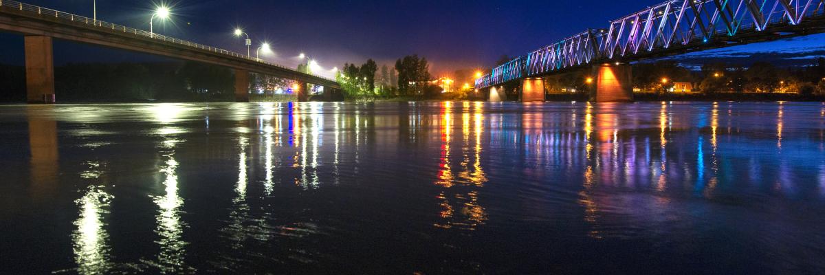Night view of Moffat Bridge and Fraser River Footbridge lit up over Fraser River